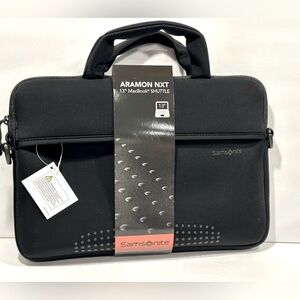Samsonite Aramon NXT 13-in. MacBook Shuttle Bag